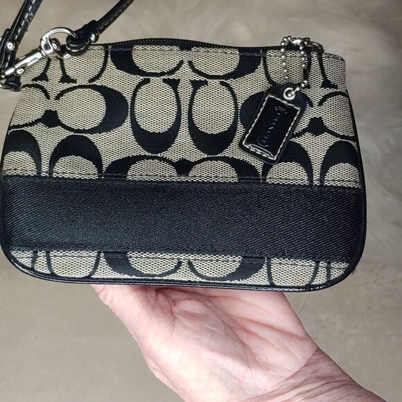 Authentic coach wristlet   - Picture 5 of 7